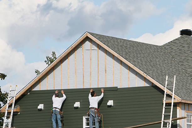 Professional Siding Installation technician working in Annandale, NJ